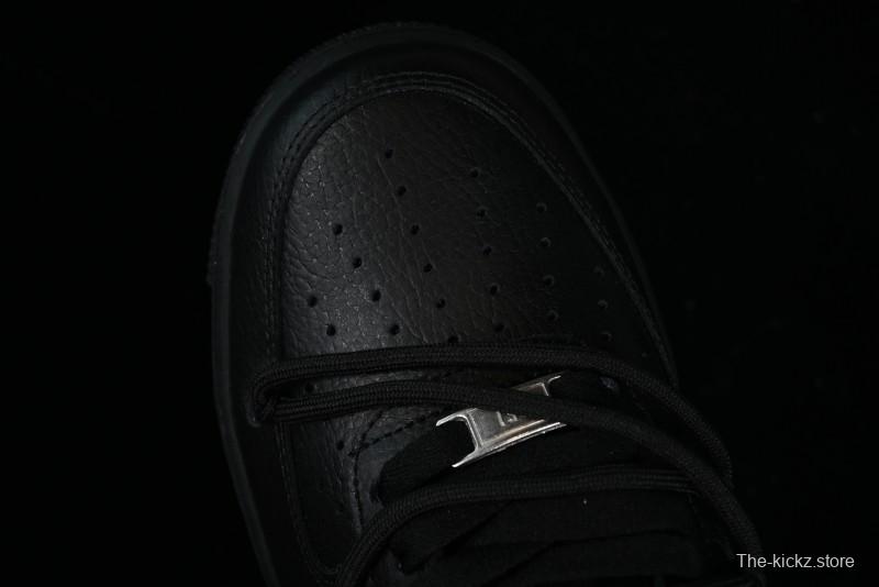 Nike Air Force 1 '07 Low Classic Lace-Up Casual Sneakers in Black & White - ZH0316-018