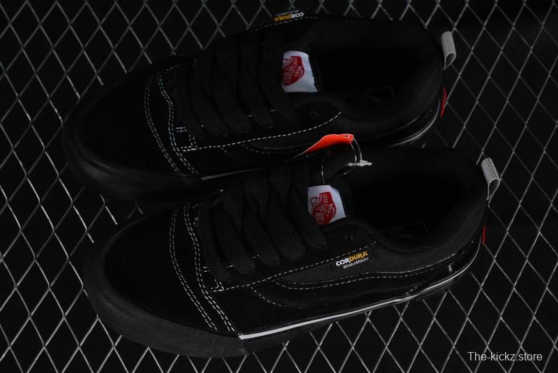 Vans Knu Skool Low Top Retro Casual Vulcanized Slip-On Shoes in Black - VN000CRPBMA