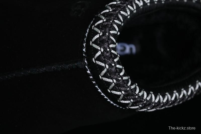 UGG Classic Mini II Snow Boots with TREADLITE Outsole - 5955