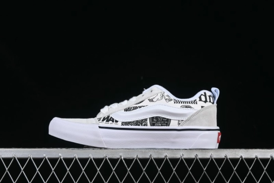 Vans Knu Skool Low-Top Retro Chunky Sneakers with Oversized Logo - VN000CS0239
