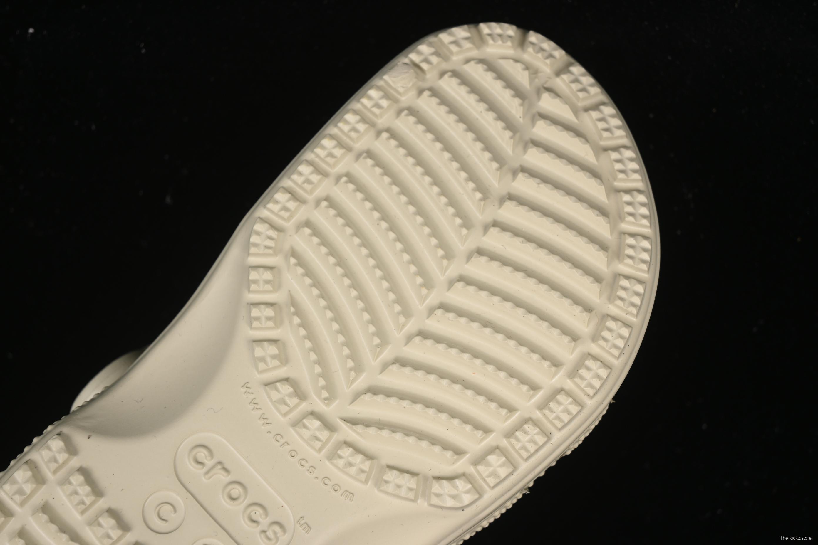 Crocs Classic Clog Kids Lightweight Slip-Resistant Comfortable Sandals - B.D4