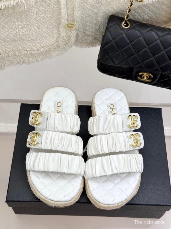 2025 Women Chanel White Leather Slippers KFY00230