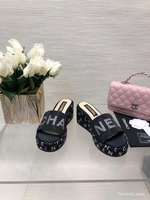 2025 Slippers Chanel Black Fabric Slippers