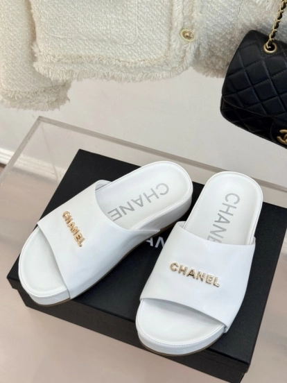 2025 Slippers Chanel White Leather Slippers KFY00250