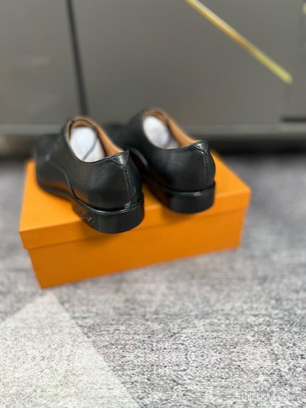 2024 Men Louis Vuitton Black Leather Leather Oxford MJ00380