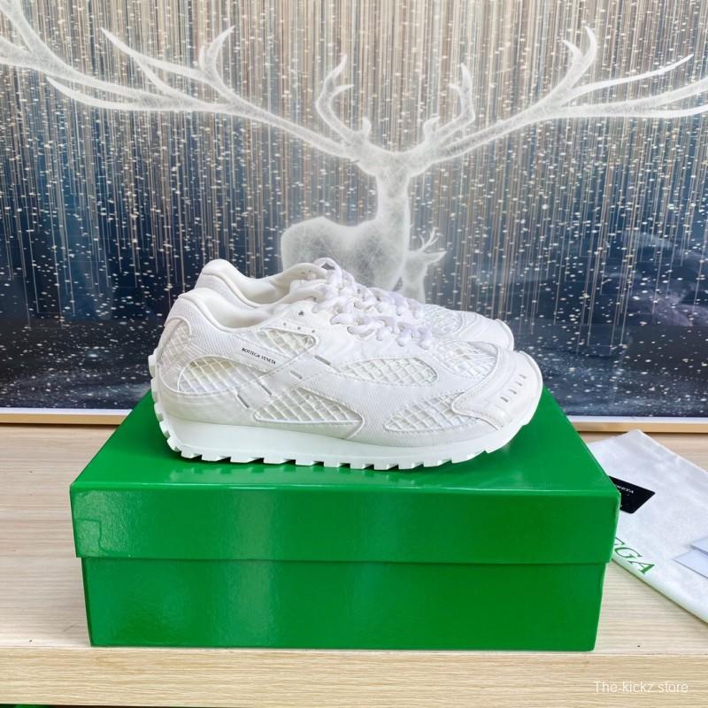 2025 Unisex Bottega Veneta White Lightweight Mesh Runner Sneakers LY00310