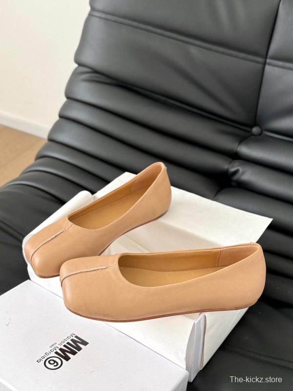 2025 Women MM6 Beige Leather Ballet Flat KFY00280