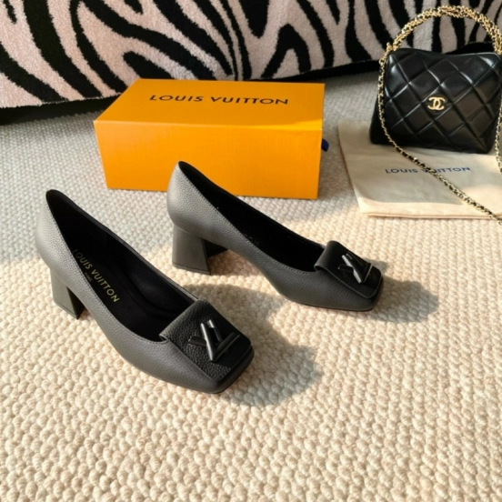 2024 Women Louis Vuitton Black Leather Mid Heel Pumps