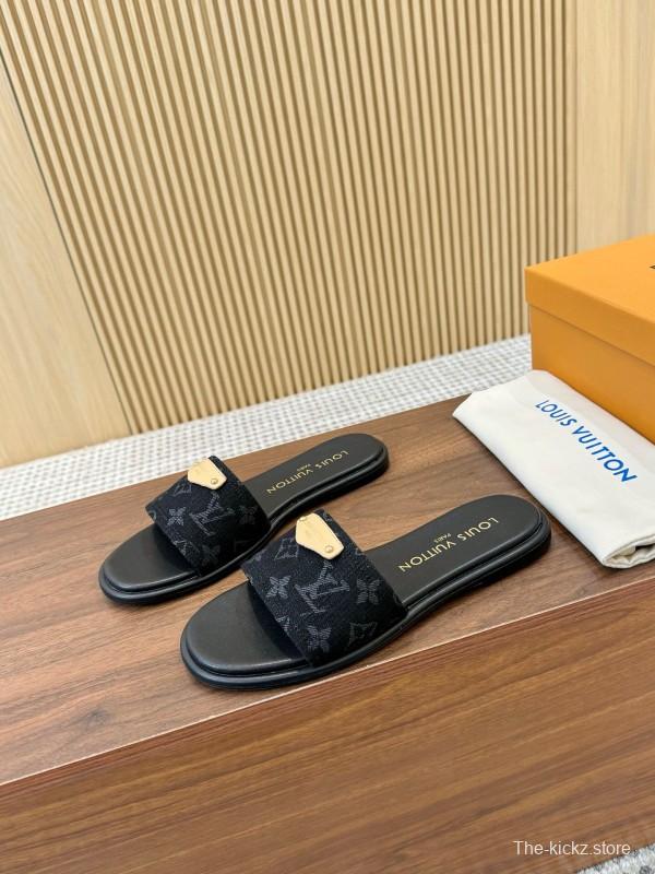 2025 Women Louis Vuitton Black Canvas Slippers LY00200