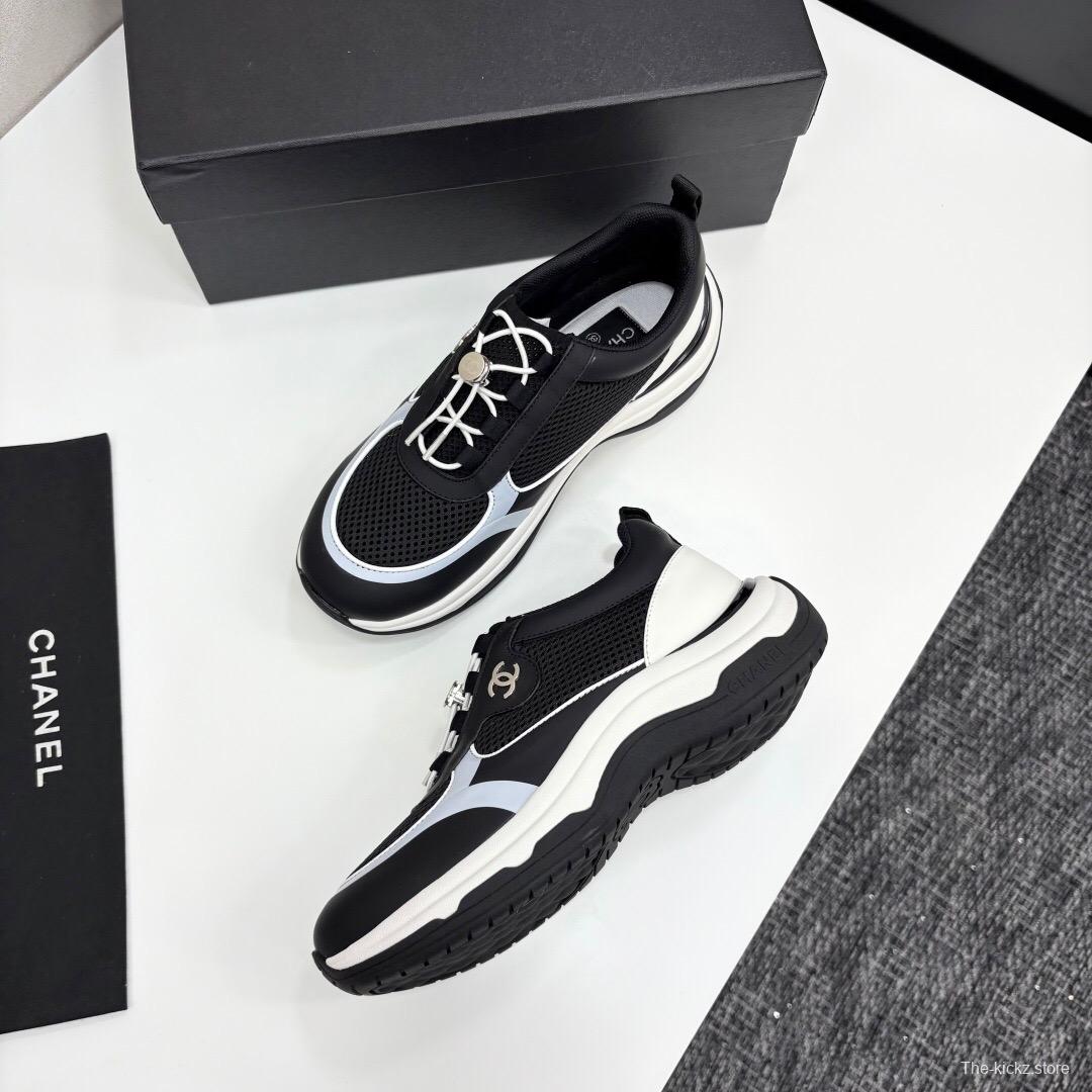 2025 Unisex Chanel Black White Silk Cowhide Sneakers Classic Embroidery