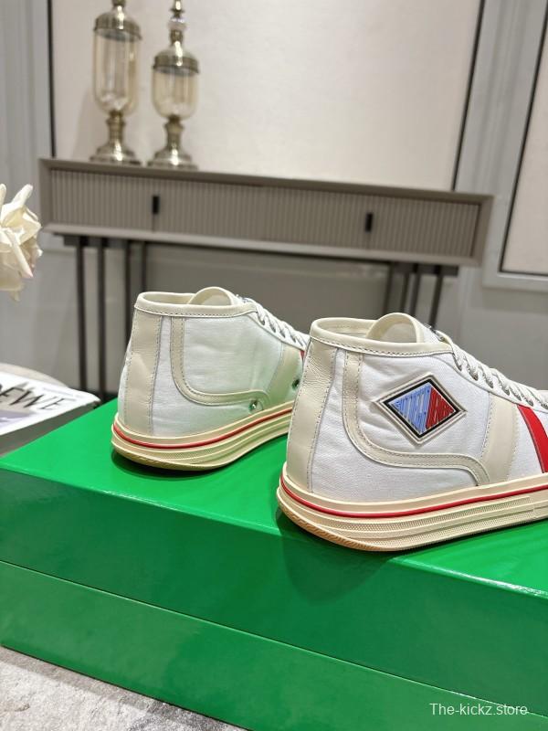 2025 Unisex Bottega Veneta White Red Canvas Lambskin Sneakers Hand Painted KFY00260(F/M)