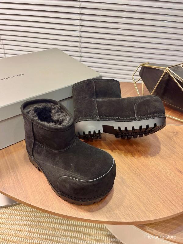 Balenciaga Oversized High Heel Snow Boots with Chunky Design - AS00500
