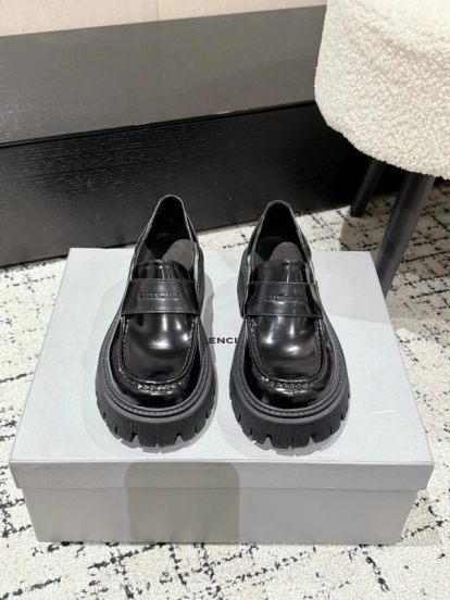 Balenciaga 2025 SS Loafers with Retro Design and Lightweight TPU Sole - KFY00320